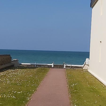 Les Pieds Dans L'Eau - Acces Direct A La Plage Bernieres-sur-Mer Exterior photo